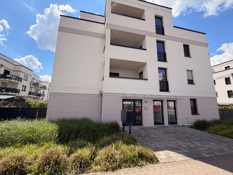 Moderne 4-Zimmer-Erdgeschosswohnung mit großer Terrasse und exklusivem Garten in Schönefeld